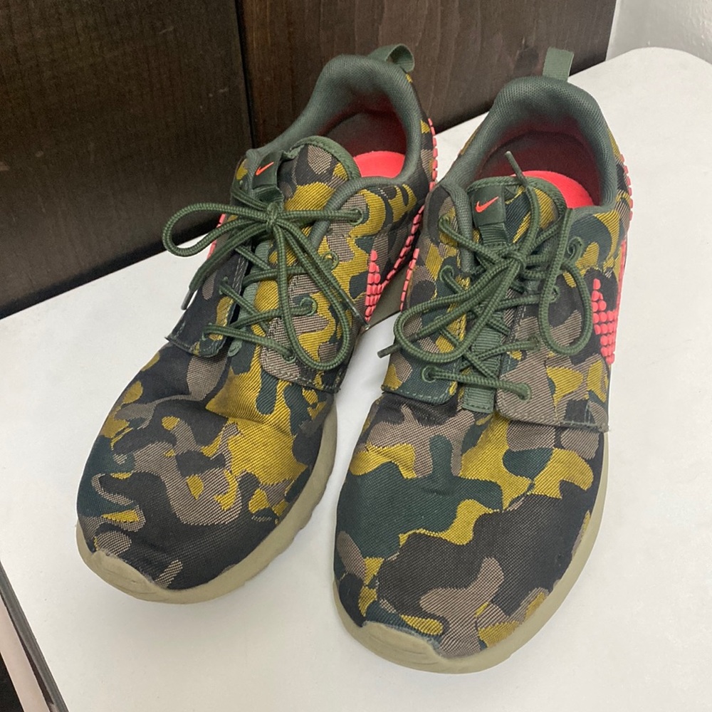 Roshe Nike camo shoe